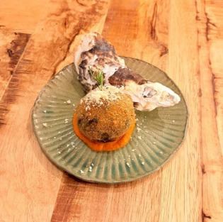 牡蠣とイカスミのライスコロッケ