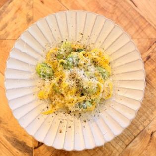 タリアテッレ～芽キャベツとアンチョビのバターソース～