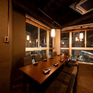 テーブルをつなげて、様々な人数への対応可能です。