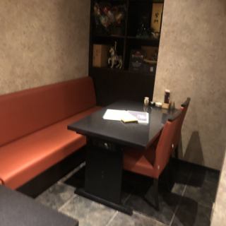 It is a table seat for 4 people right after entering the store.