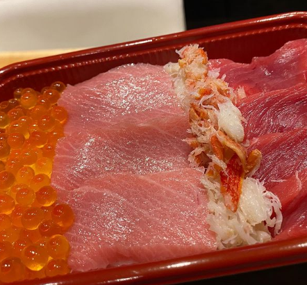 Tuna crab salmon roe bento