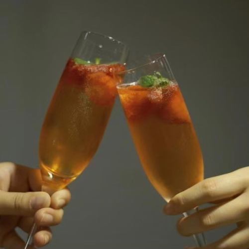 【12月24日、25日，下午5點起】聖誕節限定諾埃爾套餐～含草莓水果氣泡酒～ 7,980日元