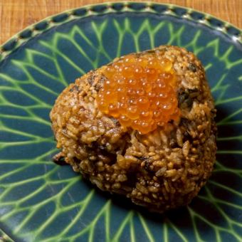 焼きおにぎりいくら乗せ