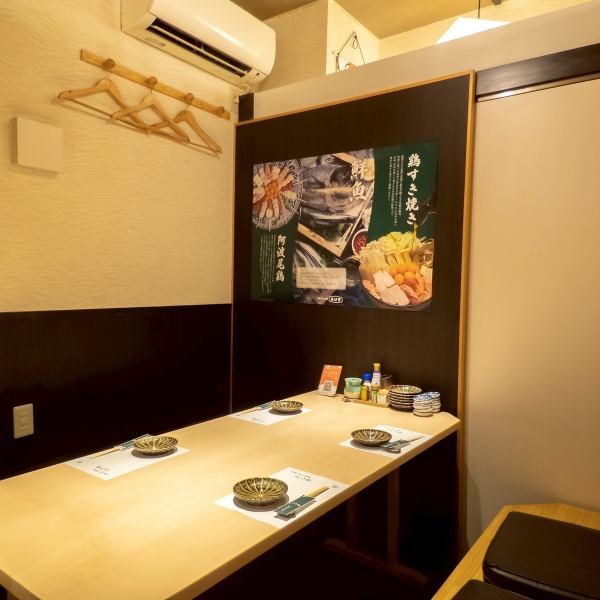 仕事帰りのサラリーマンが集う、完全個室の店内。ゆとりある個室でお店自慢の料理とお酒を存分にお愉しみください♪ご友人同士、ご家族での宴会にもピッタリ！