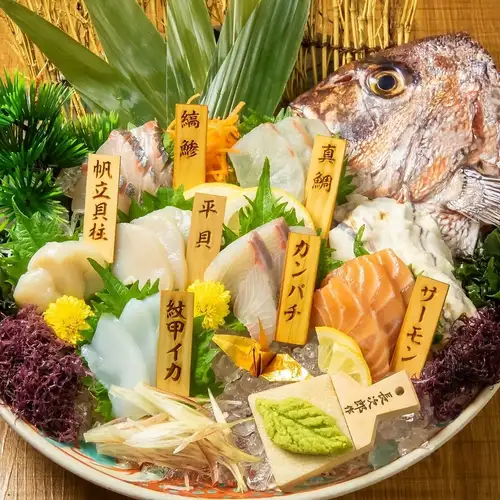 我们提供各种菜品，选用最新鲜的鱼类和精心挑选的当地鸡肉。