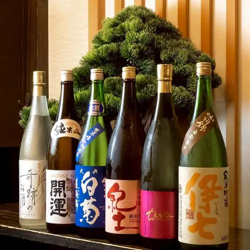 我们始终备有来自日本各地精心挑选的20种优质清酒。