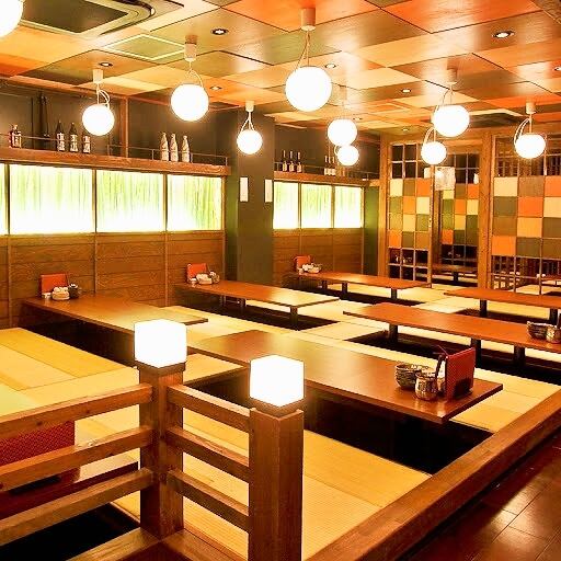 The spacious sunken kotatsu seats are recommended for [reserved banquets] such as large corporate banquets! At reserved banquets, you can choose from two types of seats, table or tatami room, according to your needs! Maximum Reserved for up to 80 guests!