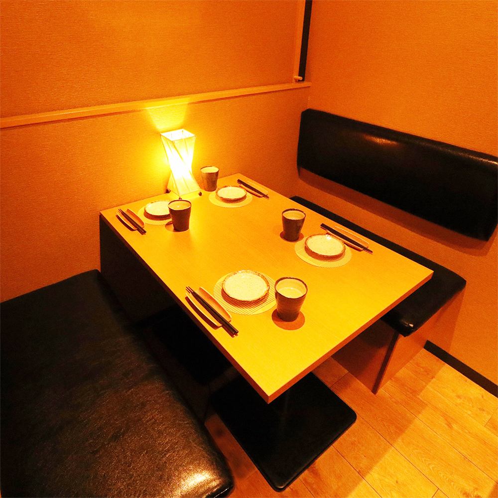 You can enjoy your meal in a relaxed atmosphere on the spacious sofa seats.