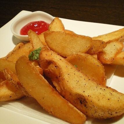 Crispy and easy potato fries with skin