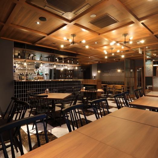 おしゃれな店内の雰囲気では女子会の盛り上がること間違いなし♪