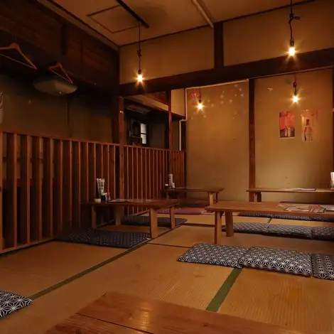【2Fお座敷】15名～貸切でも利用できる畳のお座敷。宴会などはこちらでどうぞ！