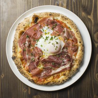 Bismarck pizza with soft-boiled egg and prosciutto