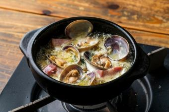 奶油阿吉洛配蛤蜊和厚片培根