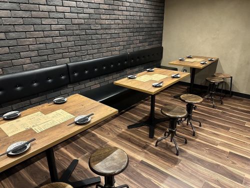 【派對好去處! 】備有桌椅!下班後派對、女生聚會等各種場合都非常適合!還有兩款人氣套餐,提供無限暢飲,歡迎隨時預約。期待您的光臨!