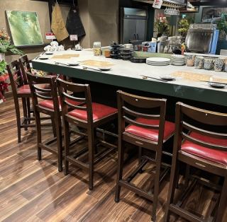 在舒適隱密的空間放鬆身心...我們有適合約會的雙人桌♪