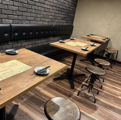 <p>全席掘りごたつの店内で宴会を♪少人数のご宴会から大人数のご宴会まで、幅広くご利用いただけます!貸し切りご宴会25名~最大38名様までOK!会社の飲み会・打ち上げ、女子会など色んな宴会にどうぞ☆</p>