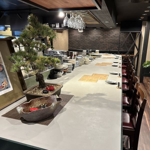 隠れ家的なお席なのでデートや女子会にピッタリのお席!大切な方とのデートはもちろん、仕事帰りの一杯を楽しむお一人様にも最適。美味しい料理とお酒を片手に、ゆったりとした時間をお過ごしいただけます。