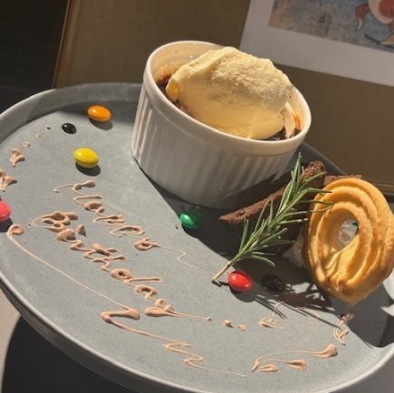 Make a reservation at the counter and get a free celebration plate!