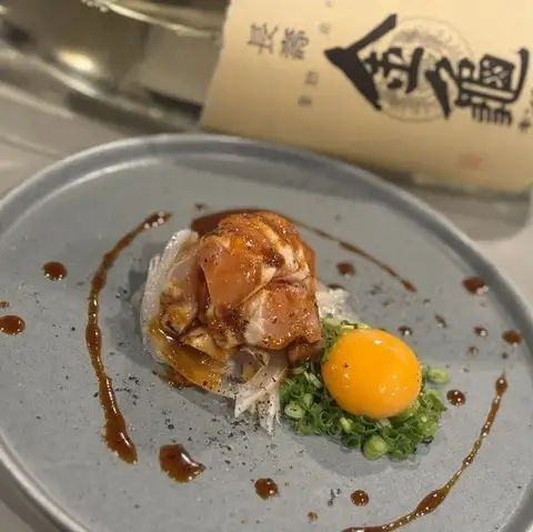 寺新鶏の炙りユッケ