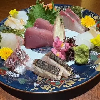 【僅限年末派對】創意料理套餐,包含海鮮、雞肉、時令蔬菜,最後以精緻意麵收尾。