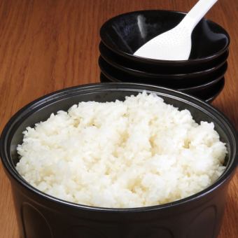 【学生限定套餐】60分钟无限畅饮、白米饭、黑毛和牛等无限畅饮9道菜品3,500日元！