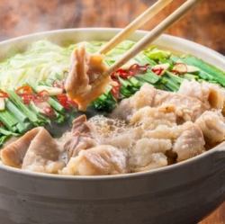 これからの寒い季節にぴったりなもつ鍋を贅沢に食べ放題で♪