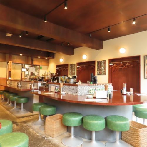 広い店内。開けた空間♪