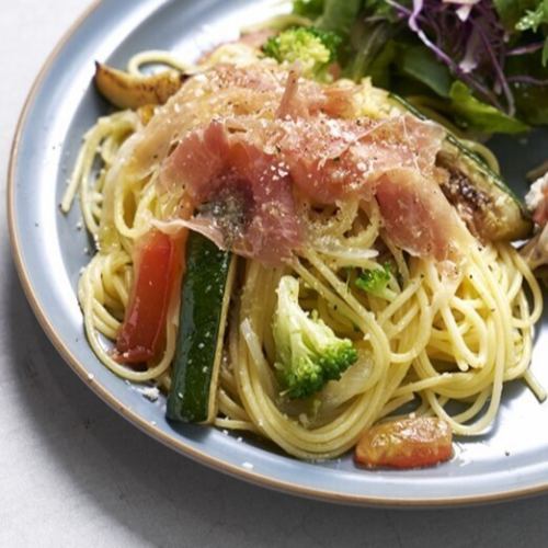 Peperoncino with prosciutto and seasonal vegetables