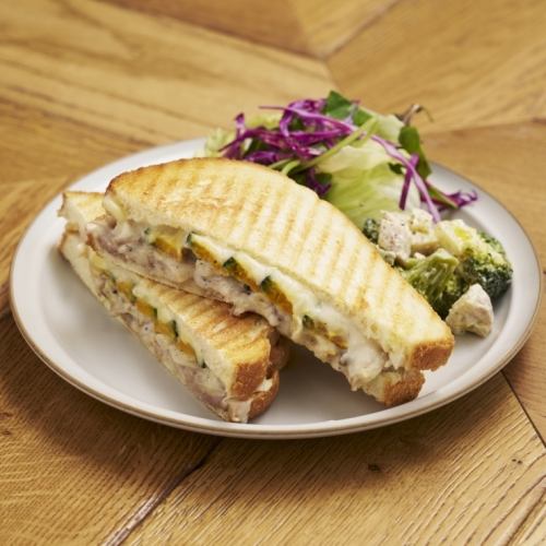 [Limited time offer] Chicken and porcini cream panini