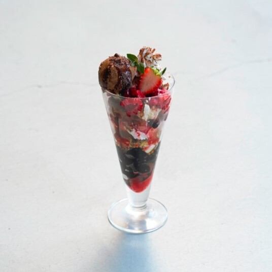 《WINTER SWEETS》【Limited time only (until early March)】Chocolate berry tiramisu parfait