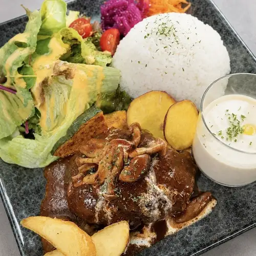 煮込みハンバーグ