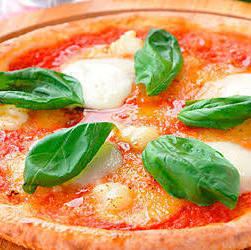 [We offer a wide variety of food menu items] Our best-selling item is the Margherita Pizza for 1,300 yen!