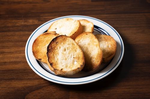 切成薄片的法國麵包