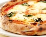 엄선 된 가마 구이 나폴리 피자