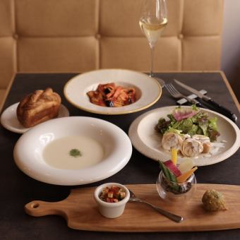  【女子会やママ友パーティーに】食後のドリンク、デザート付計8品の大満足お値打ちランチコース