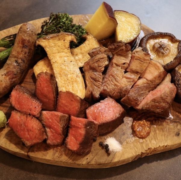 炭火で引き出す、こだわりのお肉と季節野菜の旨み。