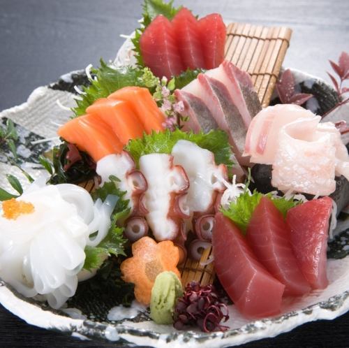 Assorted sashimi deluxe