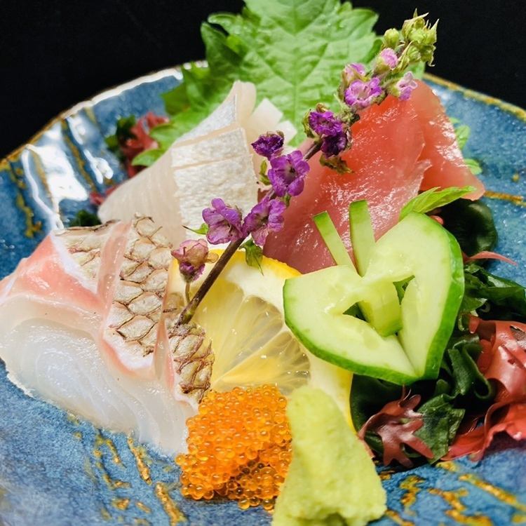 If you make a reservation for 2 or more people, each person will receive a free plate of "Assorted Fresh Fish Sashimi"