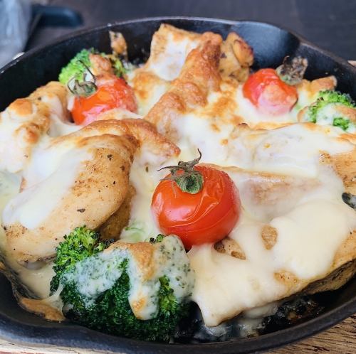 スパイシーチキンのチーズ焼き