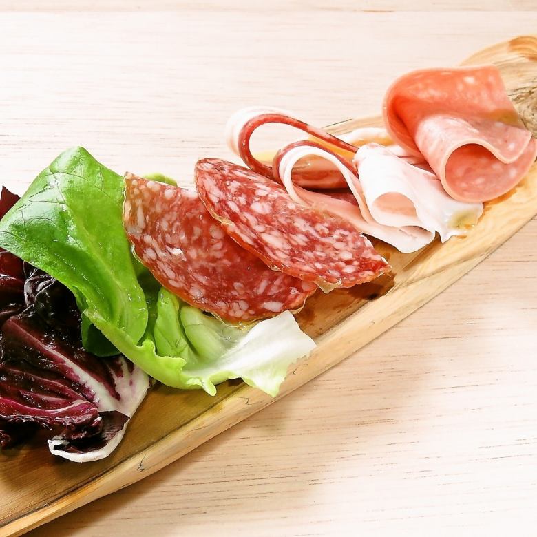 【開胃菜】什錦火腿和薩拉米香腸