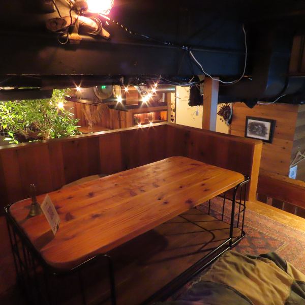 【距離靜岡站北口步行僅需5分鐘，交通便利】二樓設有閣樓座位，可容納2至4人。時尚的空間和輕鬆的氛圍，使這家餐廳成為閨蜜聚會、生日慶祝和與愛人共度紀念日的理想之選。