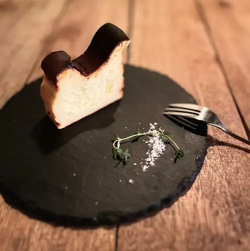 自家製バスクチーズケーキ