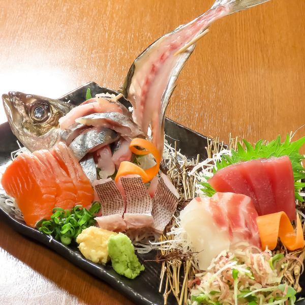 毎朝仕入れる新鮮なおさかなは『お造り盛り合わせ』で！