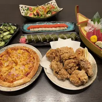 【各種宴会におすすめ　2時間飲み放題付き】刺身3種盛りやベーコンピザなど全7品3500円コース
