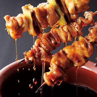 [Store that uses Binchotan charcoal] Charcoal-grilled free-range chicken yakitori with special secret sauce