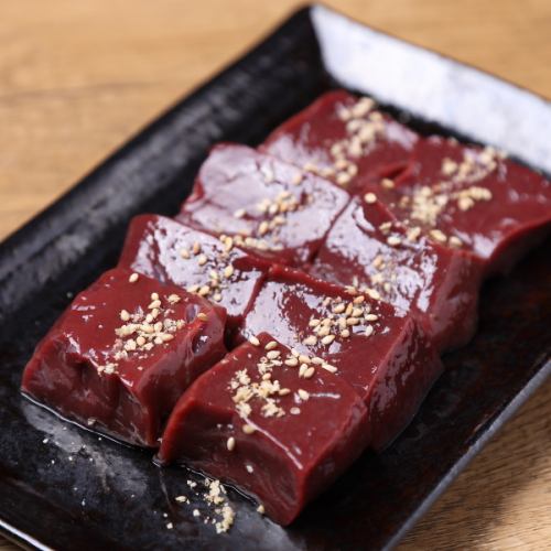 捌きたての新鮮ホルモン