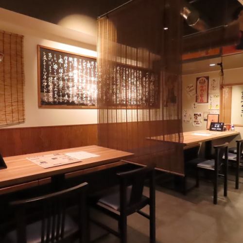 ＜4名席×4＞大通駅より徒歩5分の好立地！落ち着いた雰囲気の店内で自慢の室蘭焼き鳥をお楽しみいただけます◎他にもお酒がすすむメニューを豊富にご用意しております♪