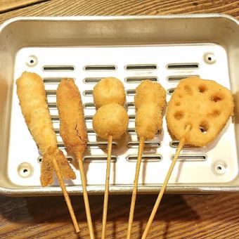 [Plenty of contents♪Easy to enjoy course] 3 types of classic kushikatsu, beef tail simmered udon, etc. ■2 hours all-you-can-drink included, 7 dishes for 3,800 yen