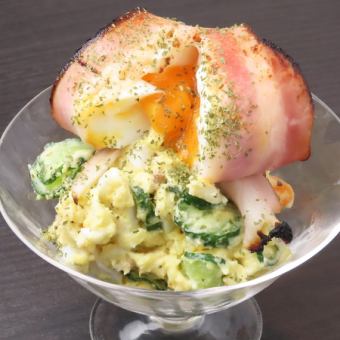 串焼きベーコンと玉子サラダ