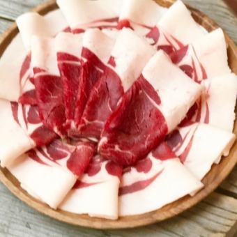 秋田のマタギはきりたんぽを腰に山に入る「マタギの月鍋コース」月の輪熊の濃厚な旨味と天然茸